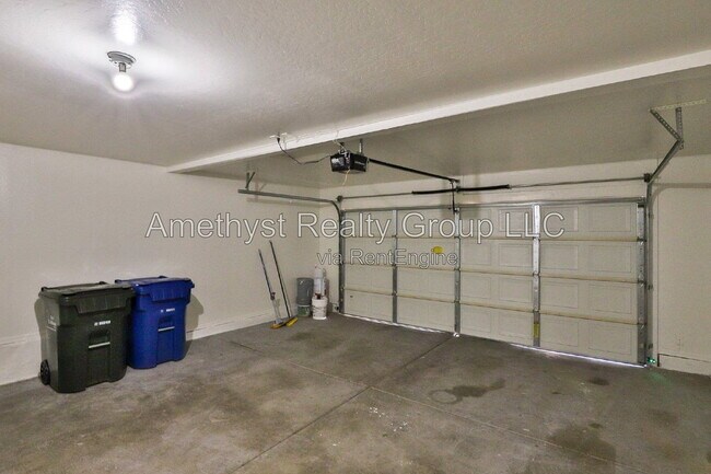 Building Photo - 11706 W Sunnyside Dr