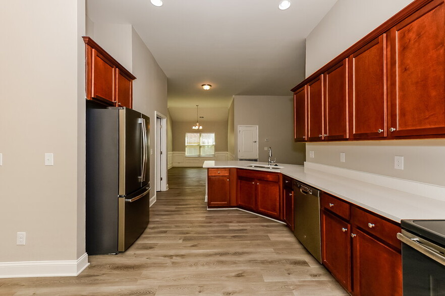 Building Photo - 4974 Summersun Dr