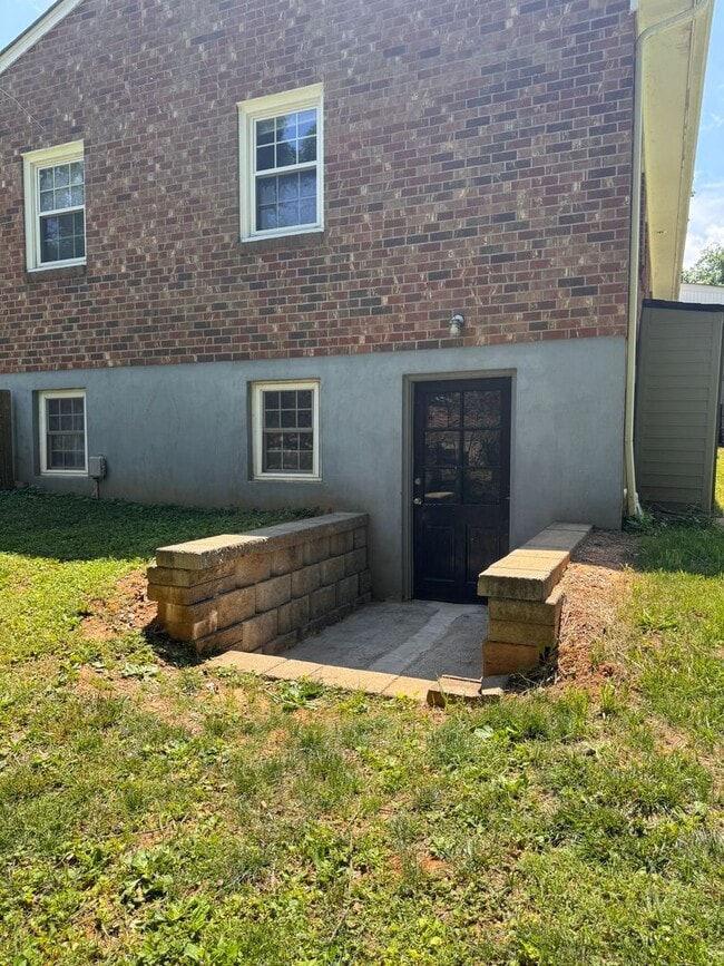 Building Photo - 3 Bedroom || 2.5 Bathroom Single Family Home