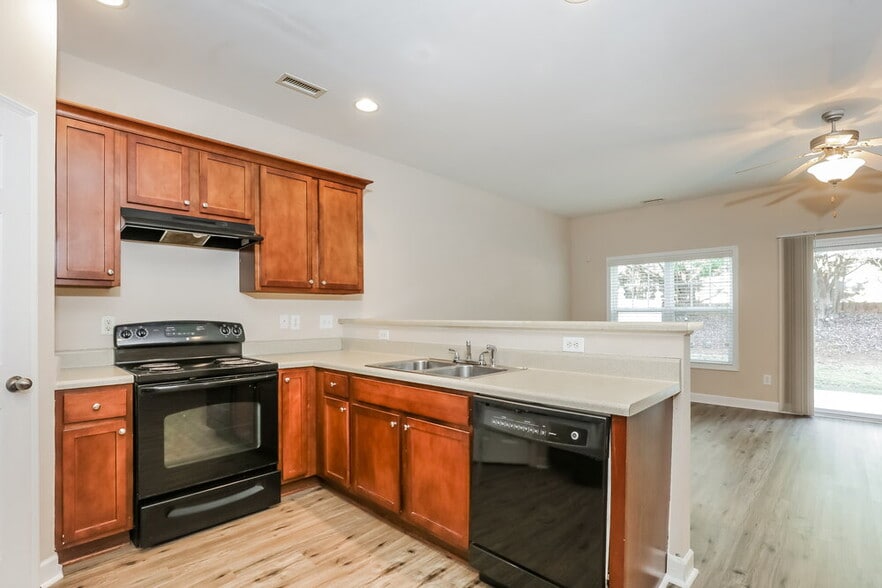 Building Photo - 2545 Spring Oaks Way