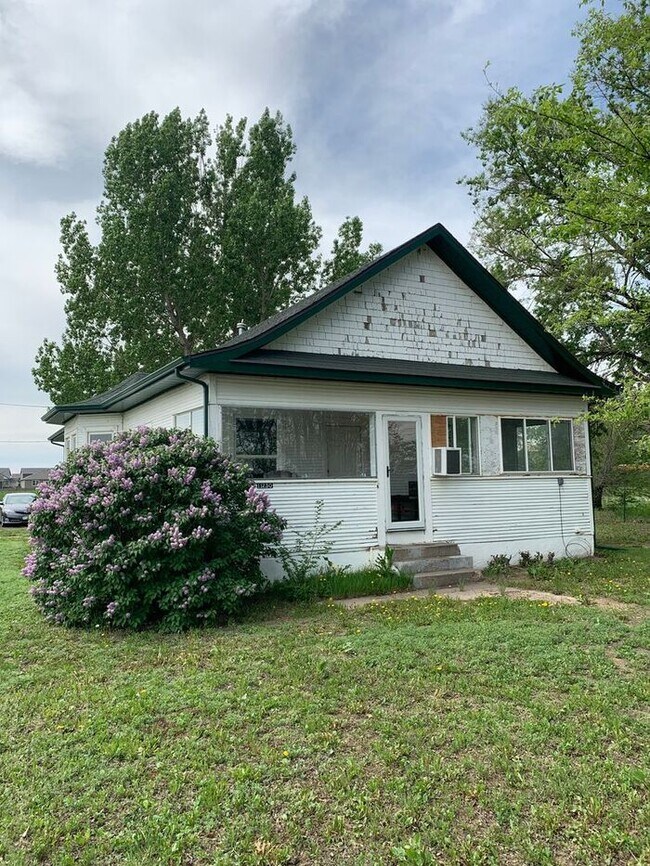 Primary Photo - Ranch Style Farm House!