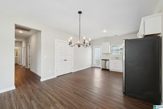 Building Photo - 129 Kings Wy