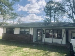 Building Photo - 3 Bedroom/1 Bathroom - Move In - Ready