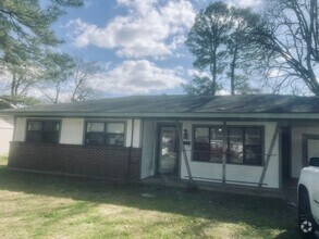 Building Photo - 3 Bedroom/1 Bathroom - Move In - Ready