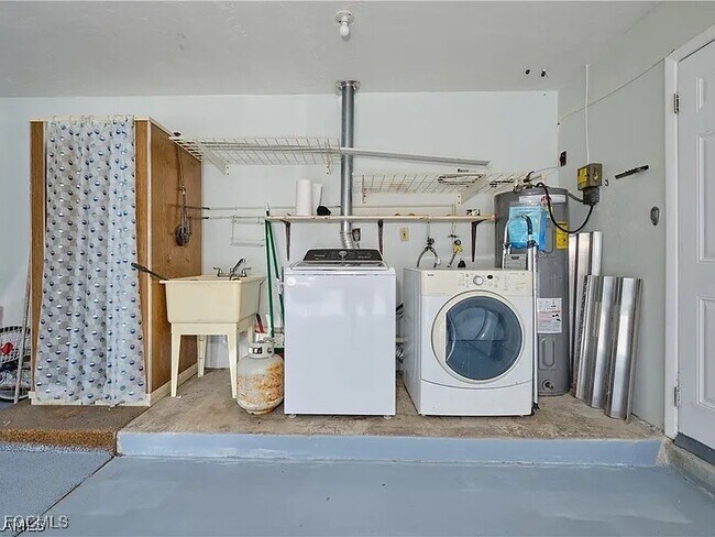 Building Photo - 4240 SE 3rd Ave