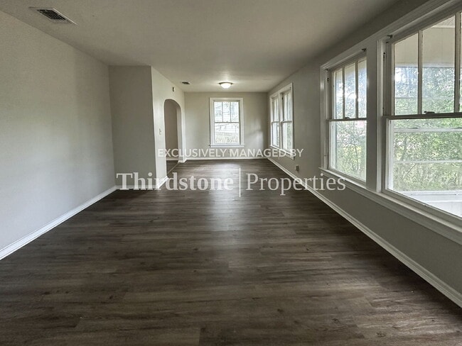 Building Photo - 6965 Lorain St