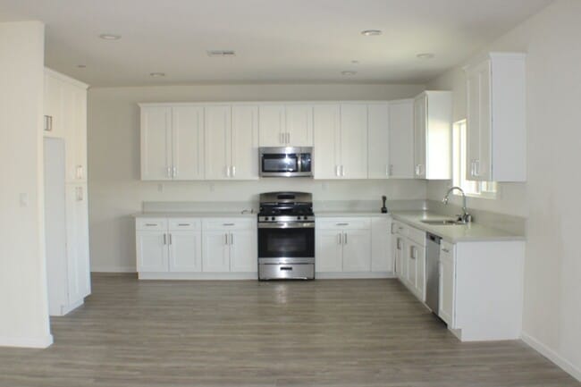 Building Photo - New Construction - 4 Bedroom & 1 Office Room + 3 Bathrooms - Move In Ready!