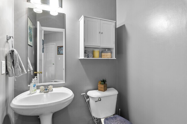 Building Photo - 517 Pecan Ct