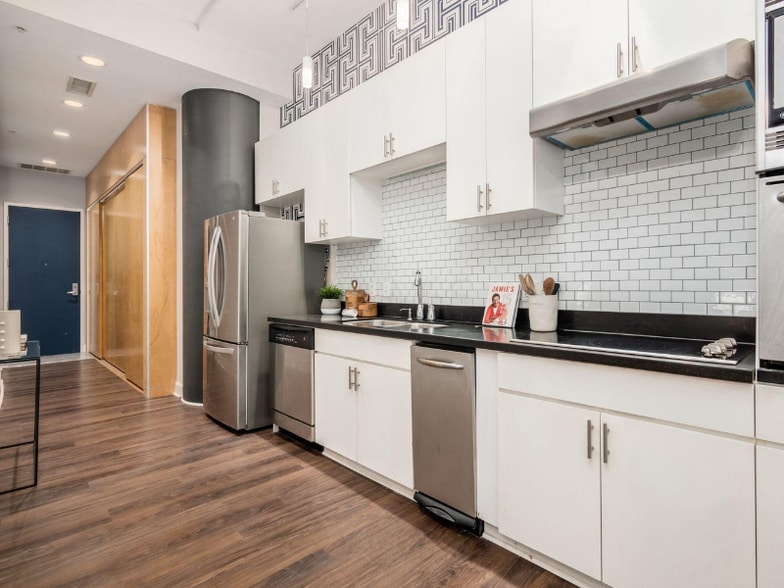 Building Photo - 106 N High St