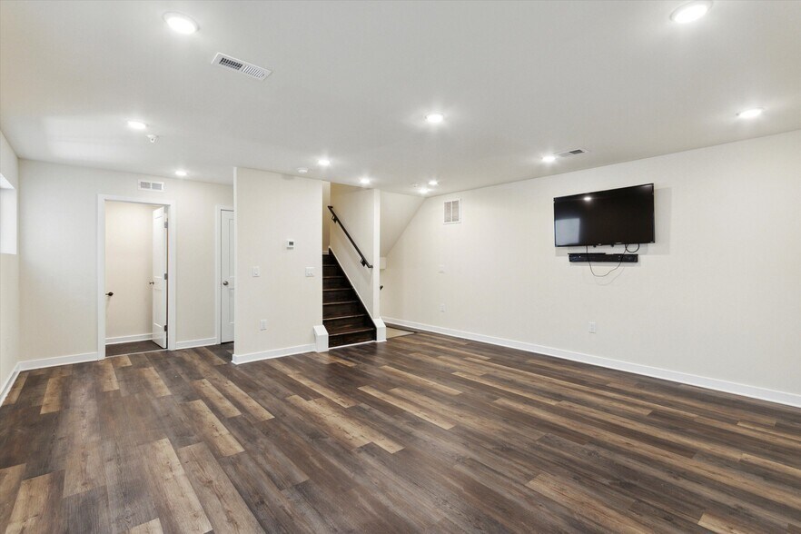 Building Photo - 1330 N 15th St