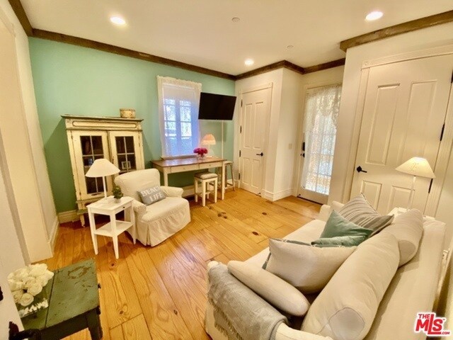 Building Photo - 707 Palisades Beach Rd