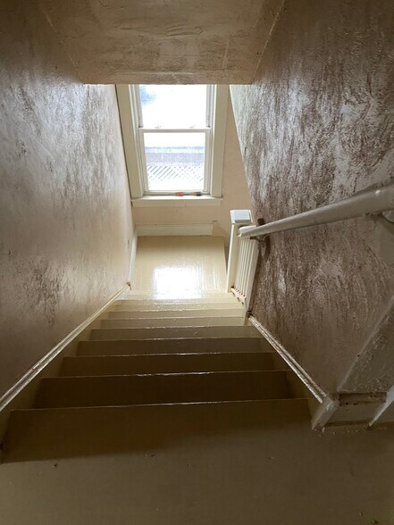 Stairs - 552 Harold Ave