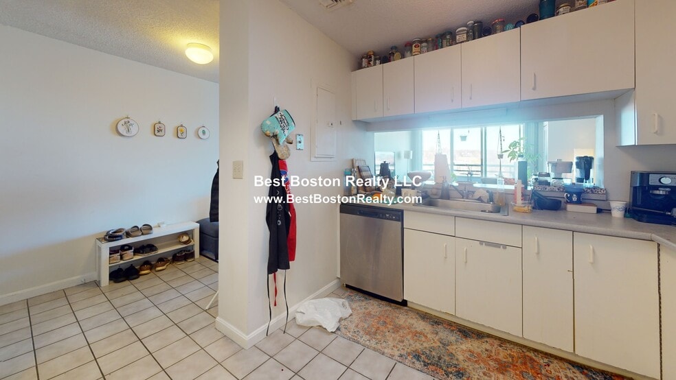 Building Photo - 175 Beacon St