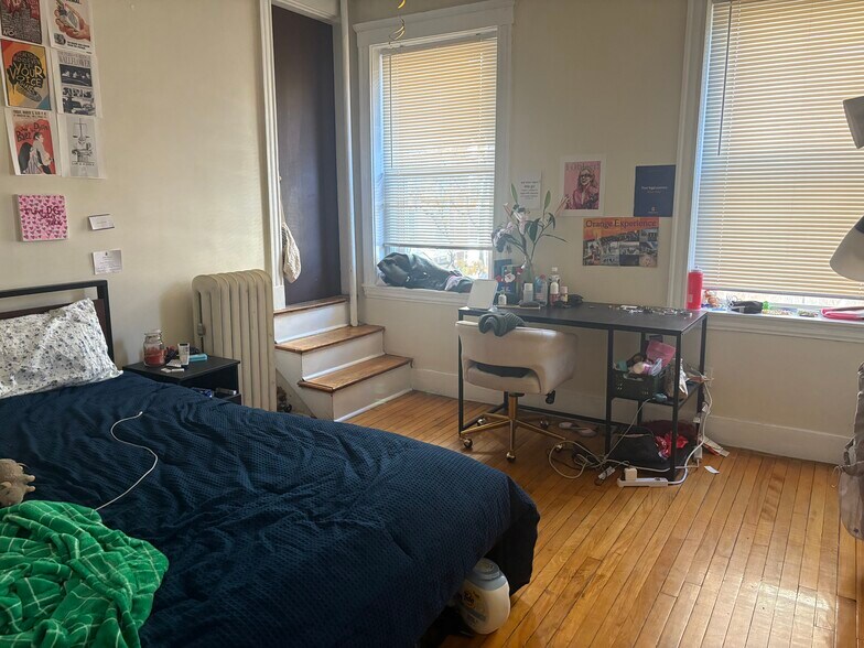 Building Photo - 62 Egmont St