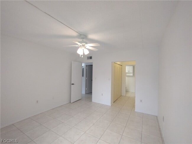 Building Photo - 1069 Villa Dr