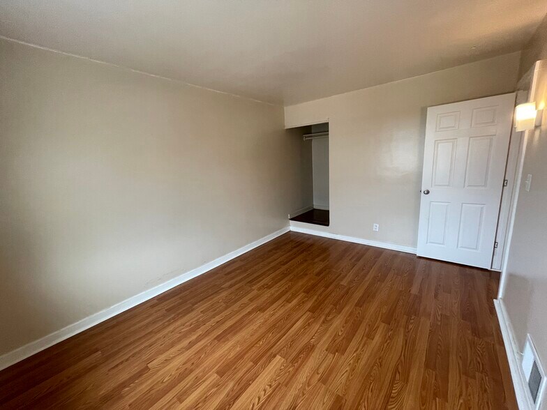 Building Photo - 343 Hemlock Dr