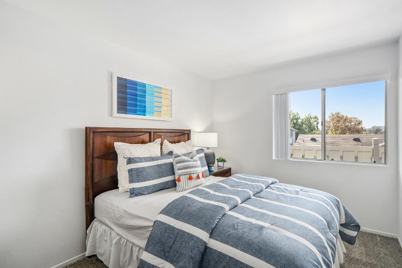 Building Photo - 801 E Orangewood Ave