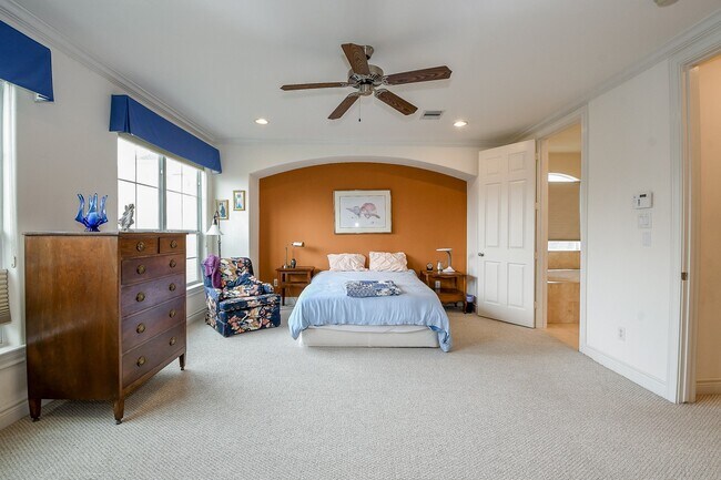 Building Photo - 9127 Harbor Hills Dr