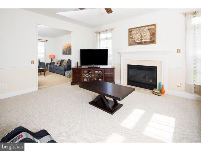 Building Photo - 33 Hempstead Dr