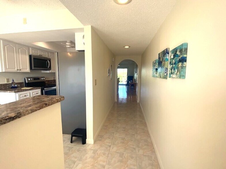 Building Photo - Lovely FURNISHED Condo in Rock Dove Community