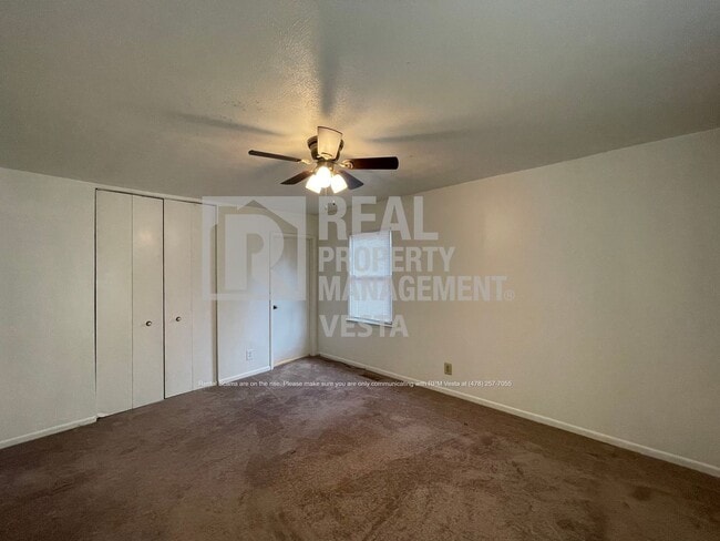 Building Photo - 5081 Idleway Dr