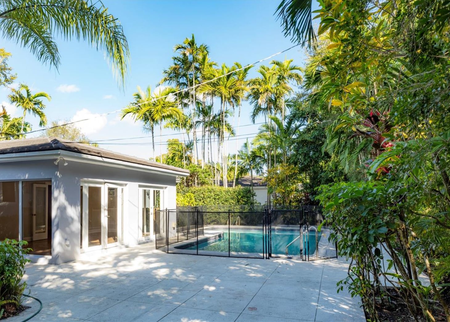 Building Photo - 1350 Mendavia Ave