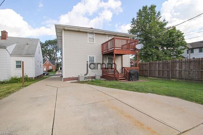 Building Photo - 3027 Brookdale Ave