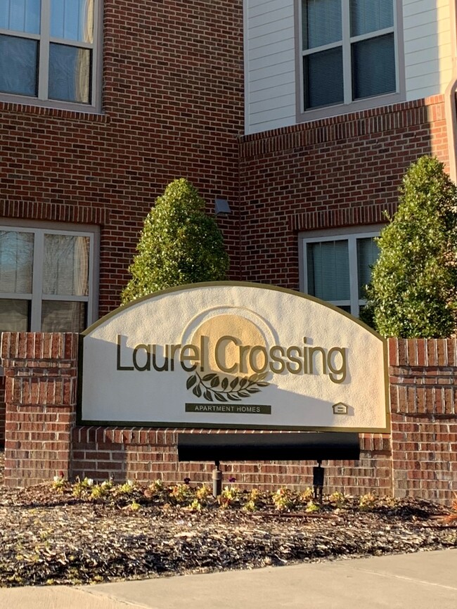 Building Photo - Laurel Crossing Apartments