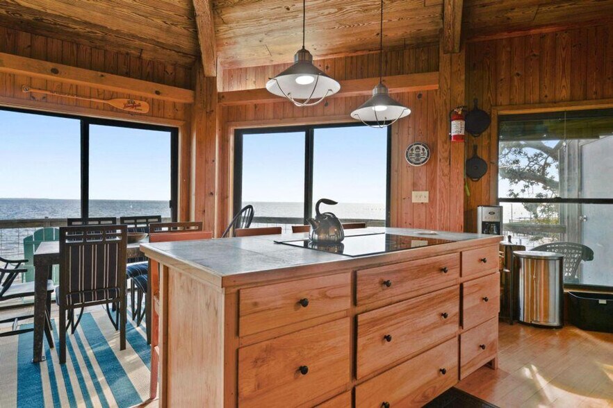 Building Photo - 6001 Belle Fontaine Dr