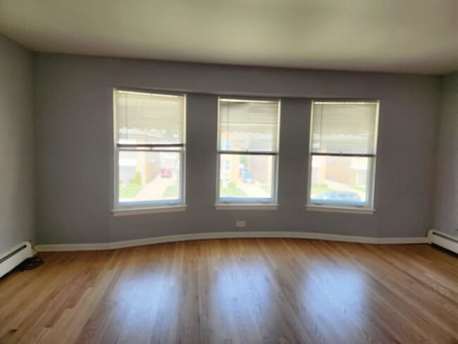 Building Photo - 8417 W Berwyn Ave
