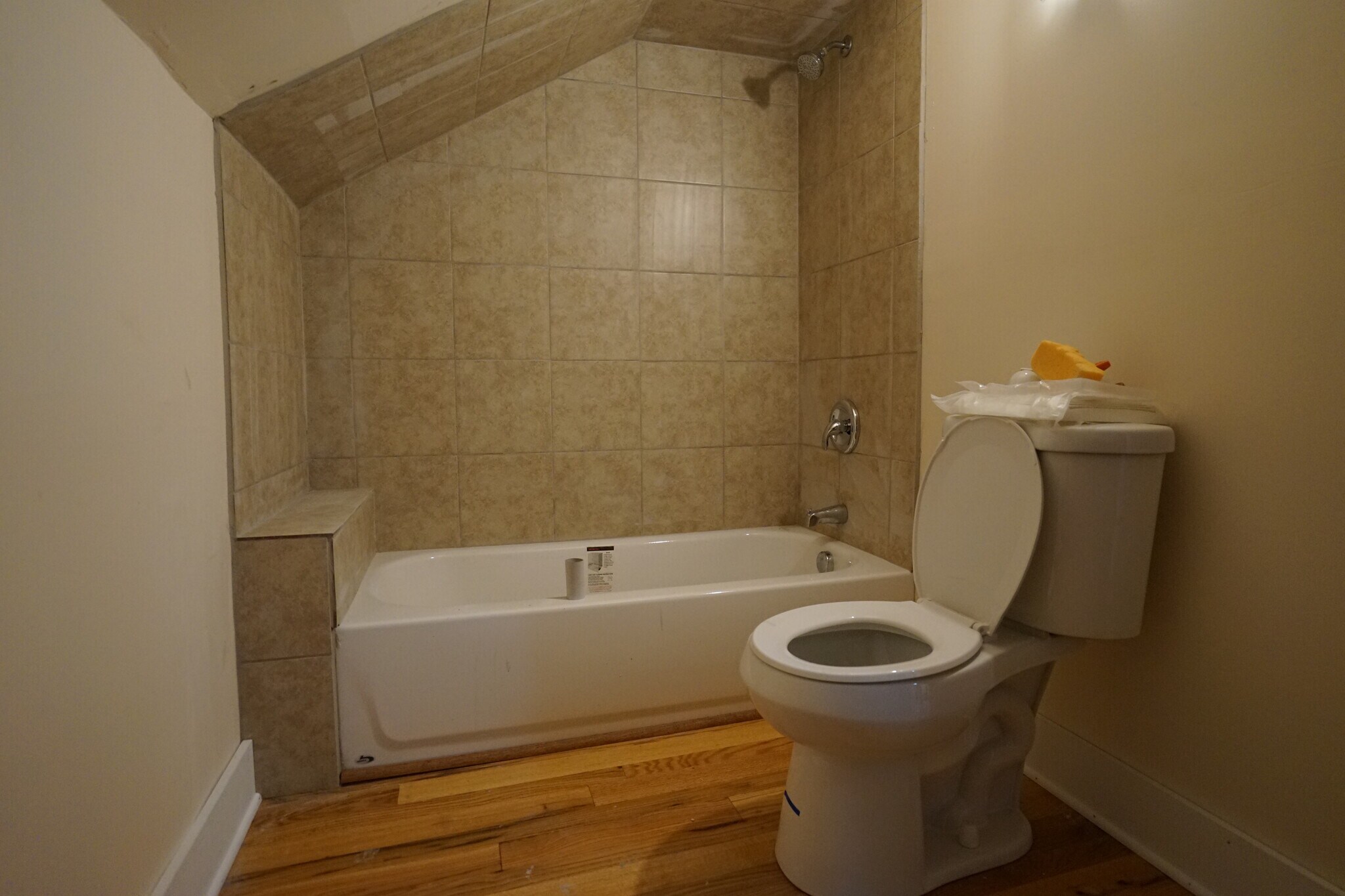 MASTER BATH - 1652 Ethel Ave