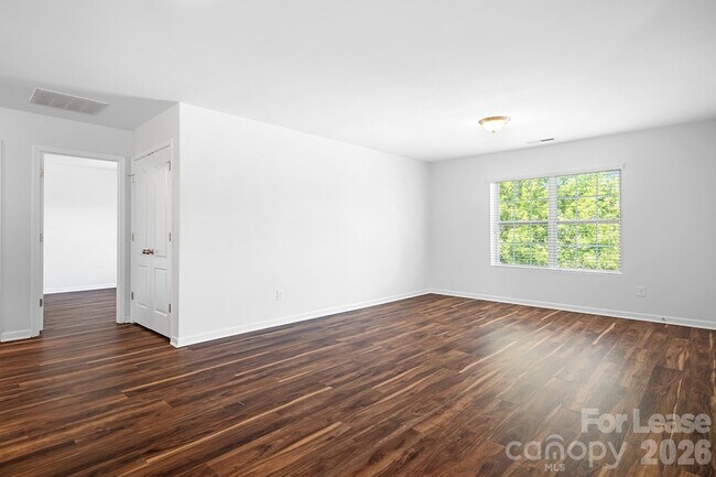 Building Photo - 2059 Blue Iris Dr