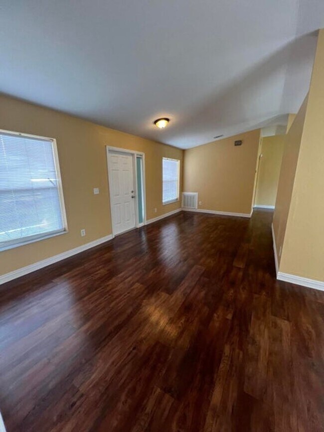 Building Photo - Annual Rental In Jensen Beach