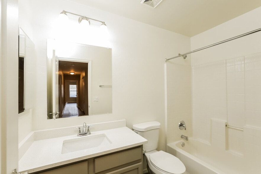 Building Photo - 1607 W Nancy Ln