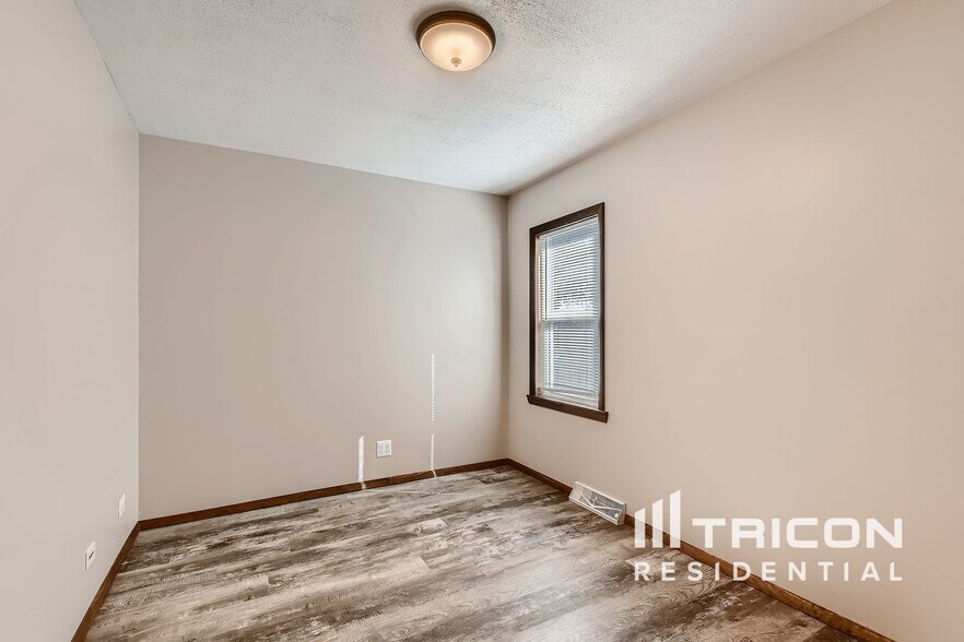 Building Photo - 15028 Holiday Ct