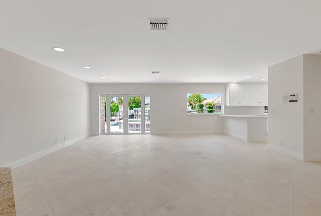 Building Photo - 540 SW 15th St