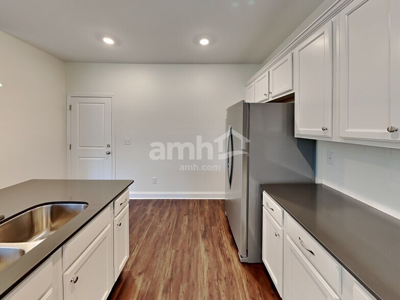 Building Photo - 559 Rivermist Dr