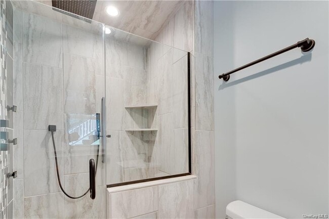 Building Photo - 8 Montfort Woods Rd