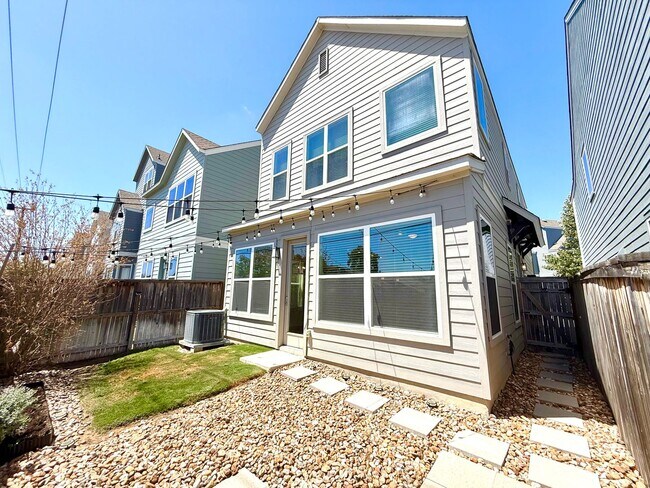 Building Photo - **MOVE IN SPECIAL** 2-Story 3 Bedroom / 2....