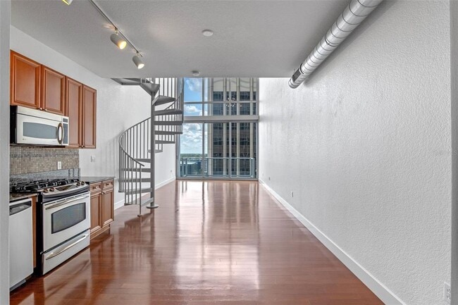 Building Photo - 150 E Robinson St