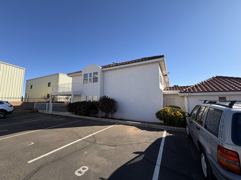 Building Photo - 1200 Glen Canyon Dr