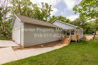 Building Photo - 4 Bedroom 2 Bath + Updated