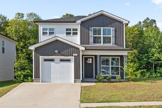 Building Photo - Beautiful 3 Bedroom Close to Post!