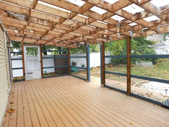 Building Photo - 3 Strafford Pl
