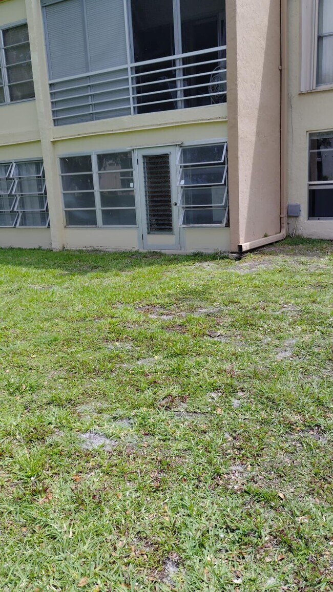 Building Photo - 2800 Fiore Way