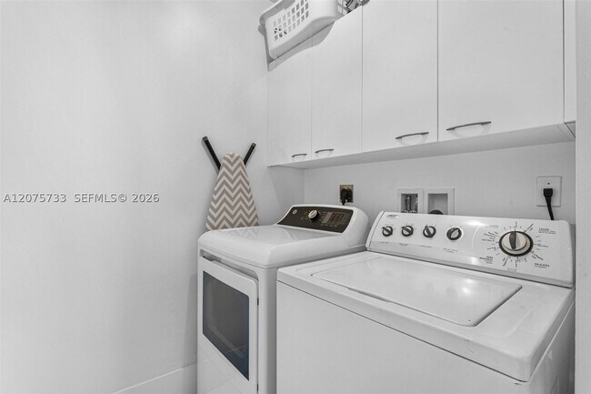 Building Photo - 16001 Collins 2406