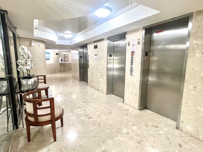 Building Photo - 100 Golden Isles Dr