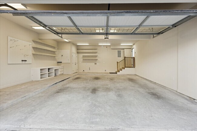 Building Photo - 840 Alexander St