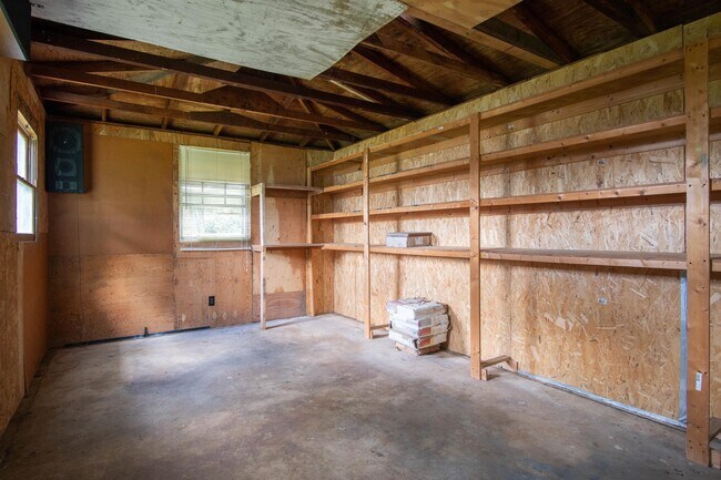 Building Photo - 1005 Woodbine Rd