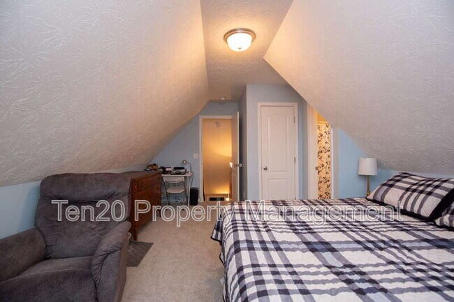 Building Photo - 3100 Gatewood Dr